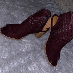 22$ BURGUNDY Sonoma open toed booties
